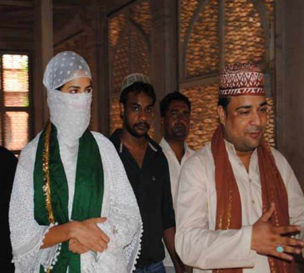 katrina kaif in fatehpur sikri dargaah