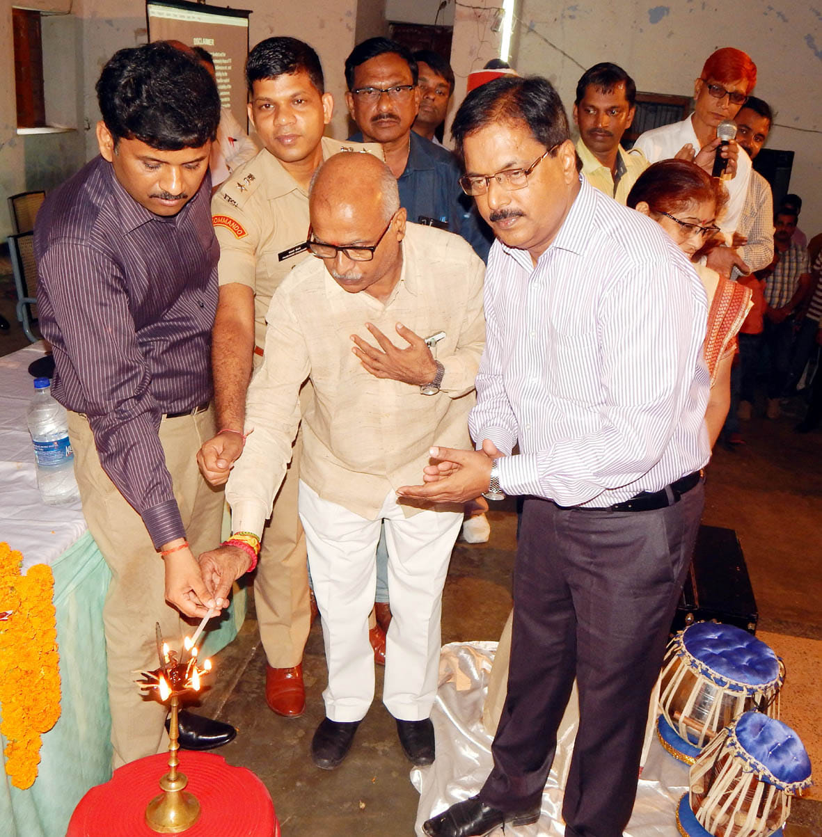 manch se khulkar boli mahilayen