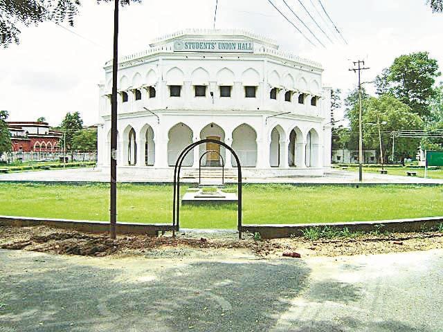 " NOTA on ' Yes ' or 'No ' complicating AMU