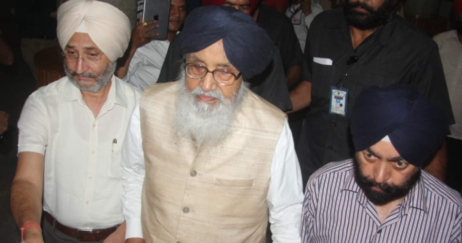 Congress Mla Inside Punjab Assembly Hall, CM badal Comes to talk