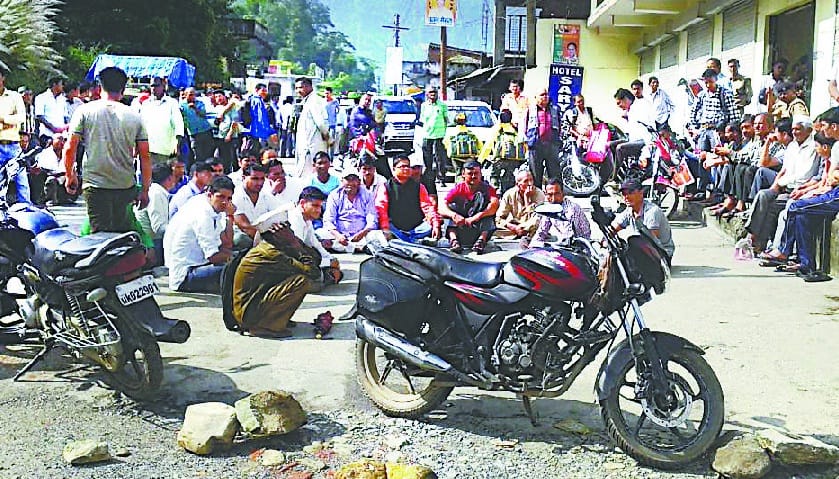 Protesters had blocked the bridge Kapkot