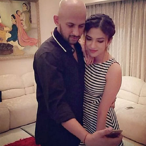 eshaan roshan is in relationship with a robo rajni