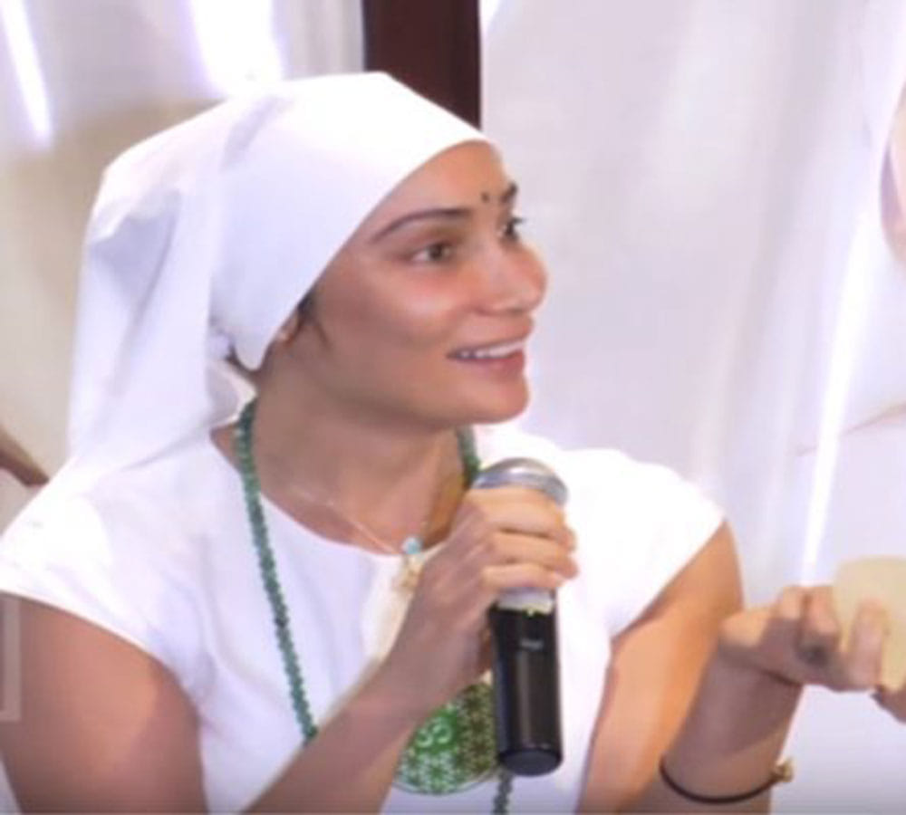sofia hayat bathroom video viral