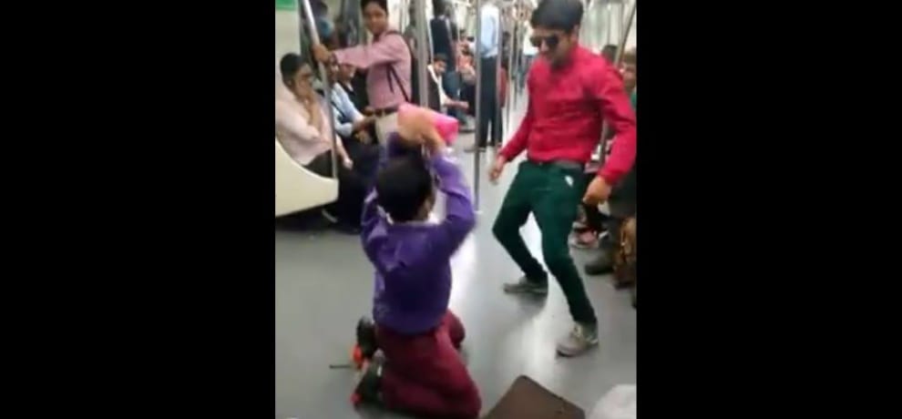 viral video of nagin dance in delhi metro