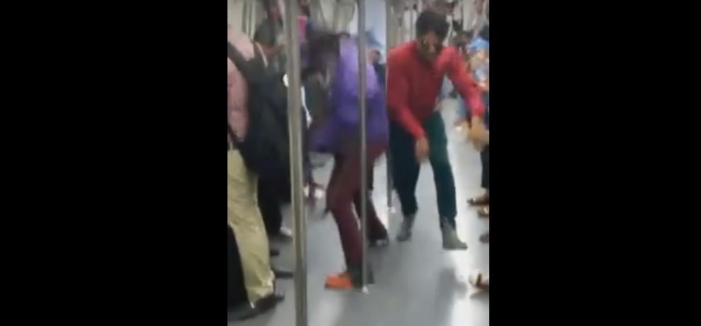 viral video of nagin dance in delhi metro