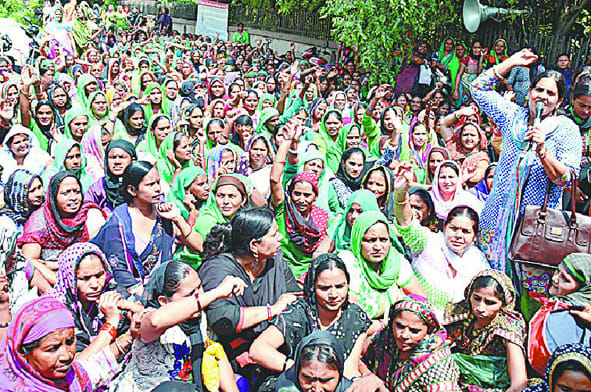 Anganwadi building development roared in salutation, warned