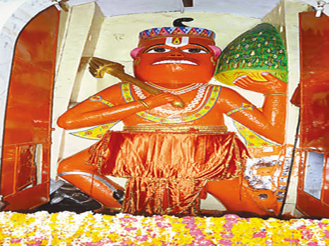 Anjani son was in the court of the line of worshipers