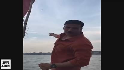 Akshay kumar at ganga ghat in Varanasi