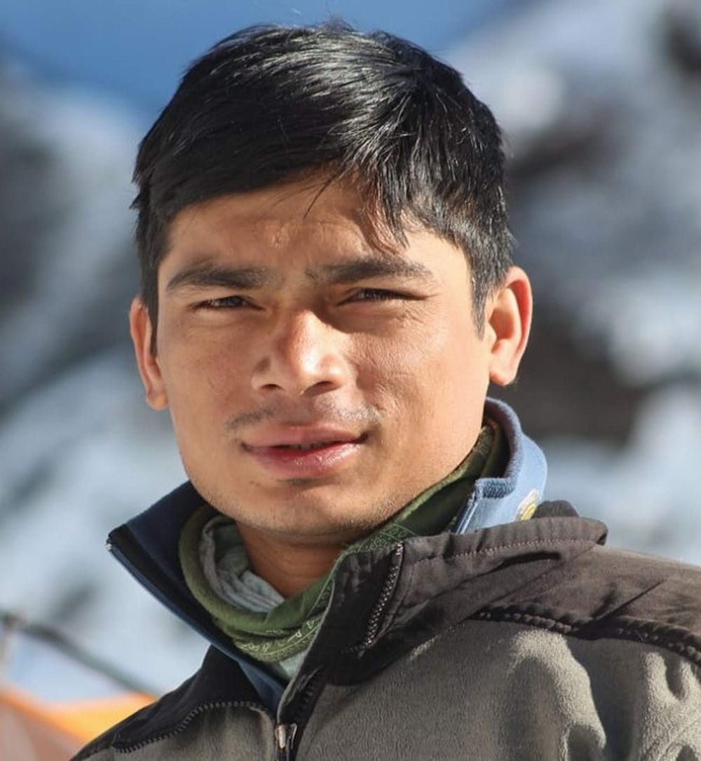 roorkee ankur wins mount everest