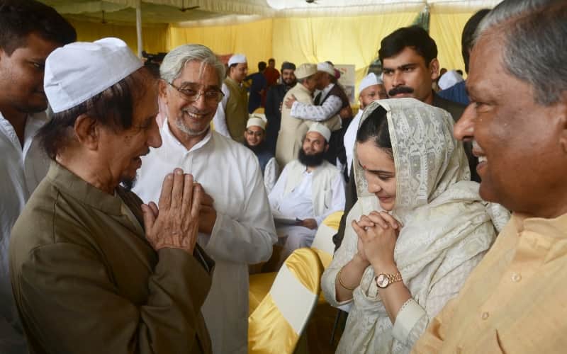 eid ul azha namaz performed by shia sunni together in lucknow