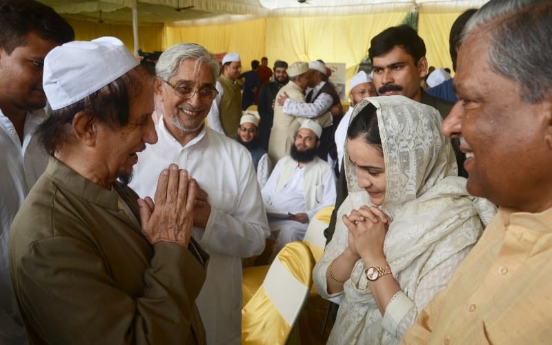 eid ul azha namaz performed by shia sunni together in lucknow