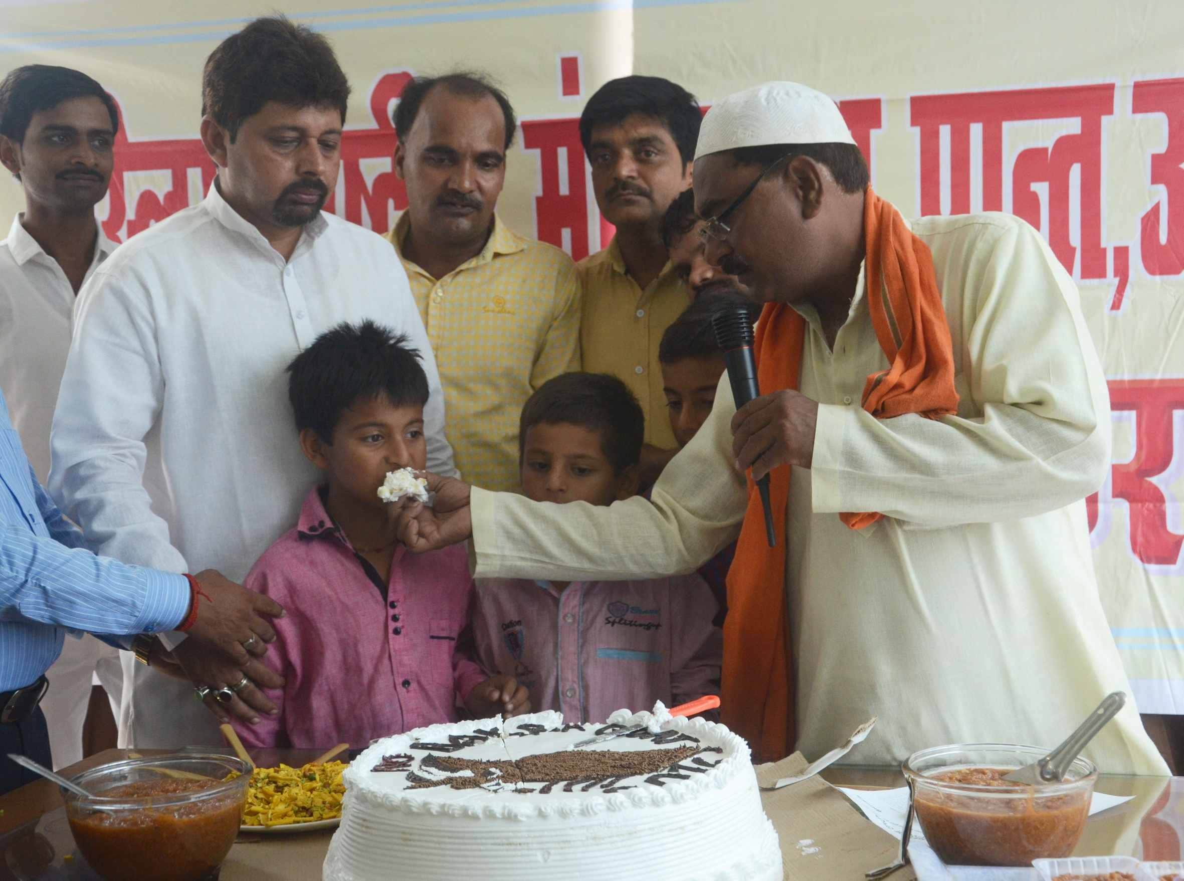 muslim rashtriya manch celebrats bakar-eid in echo friendly way