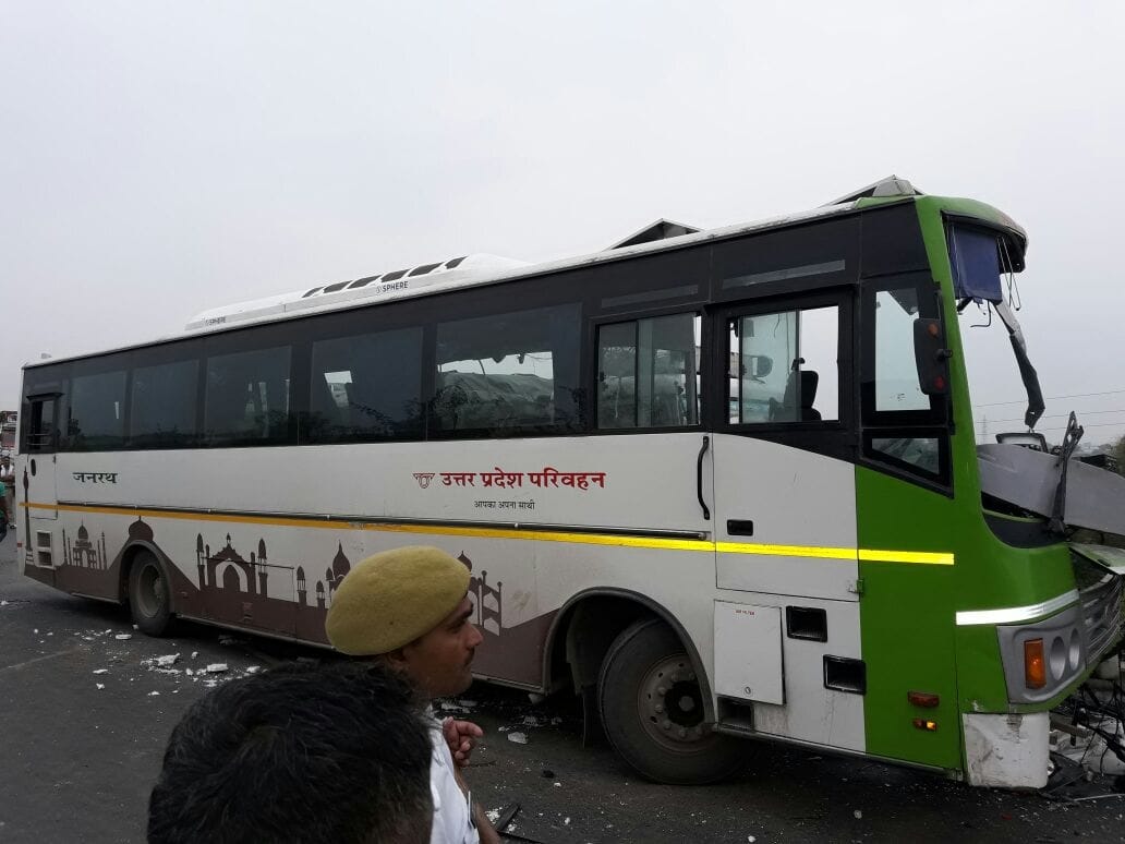 bus clashed in the truck one of them died and 10 injured 