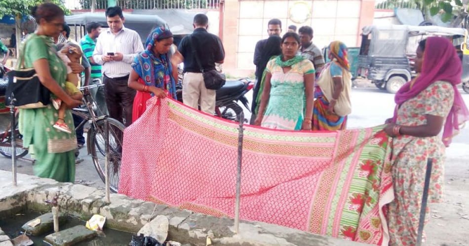 pregnant woman delivery on road at Jalandhar