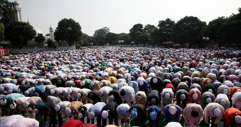 eid, eid celebreation, eid celebreation at chandigarh, jama masjid, muslim community, chandigarh