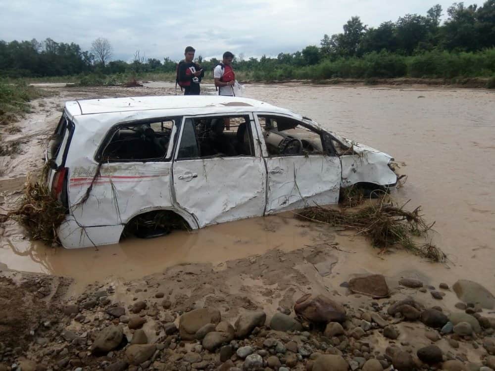 after heavy rain vehicle flows in flood