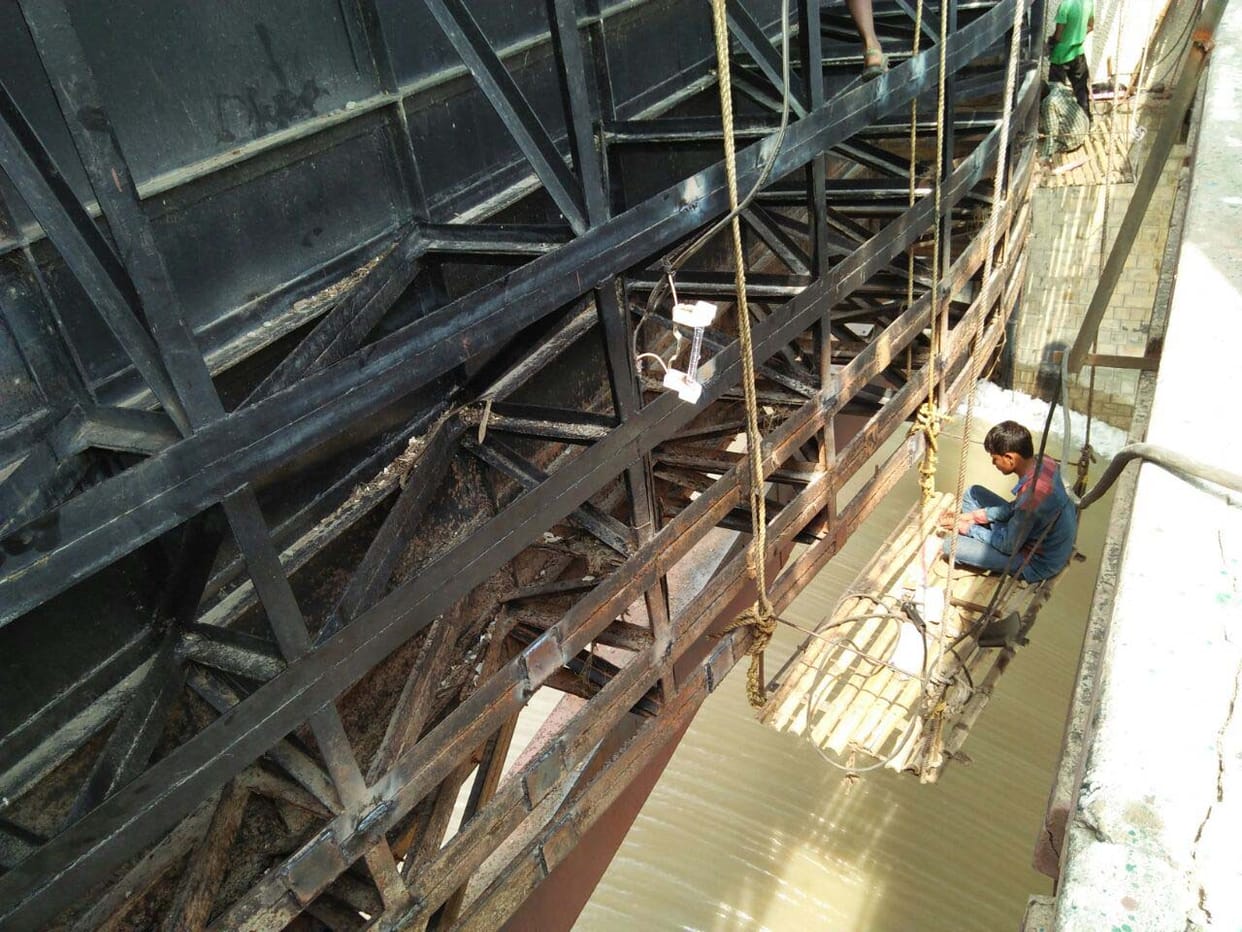 Naraura barrage gate damaged