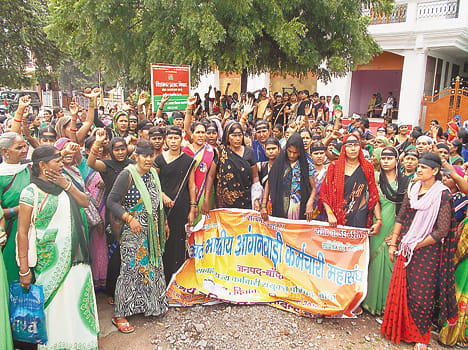 Anganwadi workers by blockade