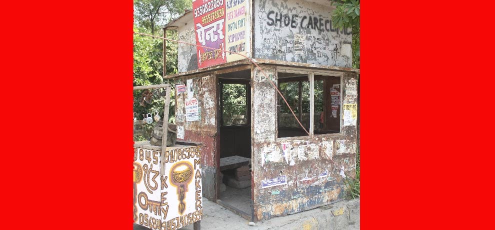 illegar capture of police booth in noida 