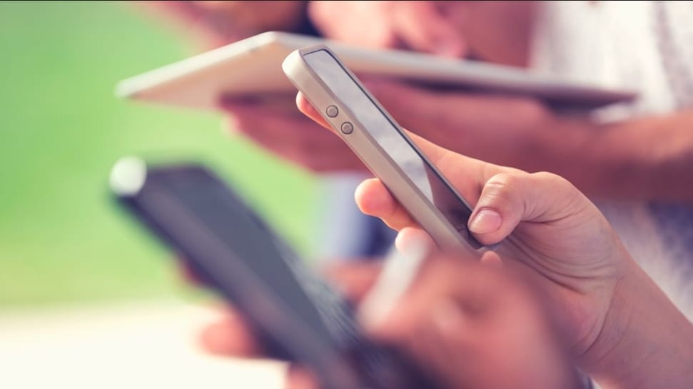 use seven mobile apps for 4g internet speed of reliance jio sim