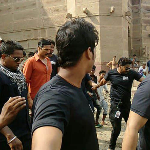 akshay kumar reached varanasi for film shooting