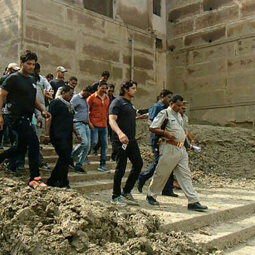 akshay kumar reached varanasi for film shooting