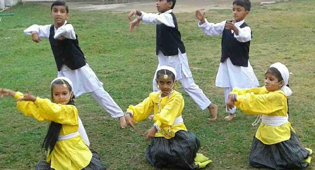 Vision school team champion in folk singing and dancing