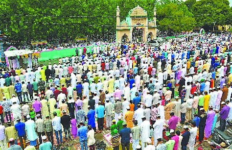 Bakri Eid celebrated with the sacrifice God Raahe