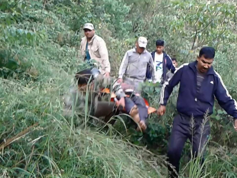 accident in bhatrojkhan, four dead