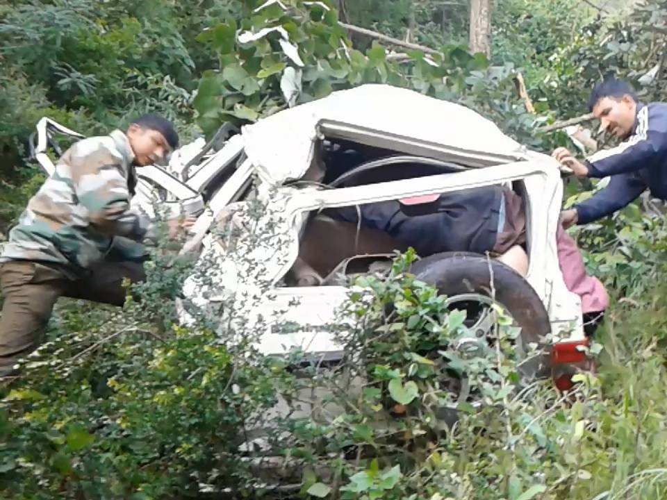 accident in bhatrojkhan, four dead