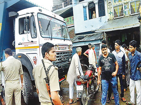The pick-up and the bike uncontrollable dumper crushed