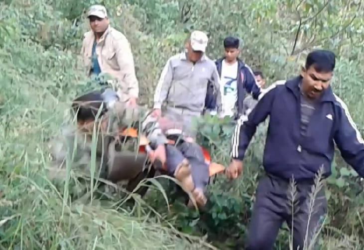 Bolero falls into ditch, killing four