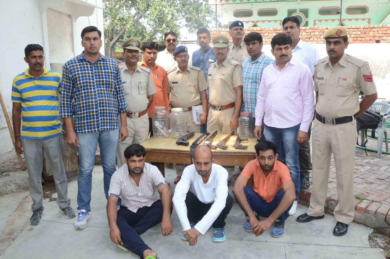 protest, haryana, rohtak, police arrest two criminal, arrset, crime, murder case, baliyana