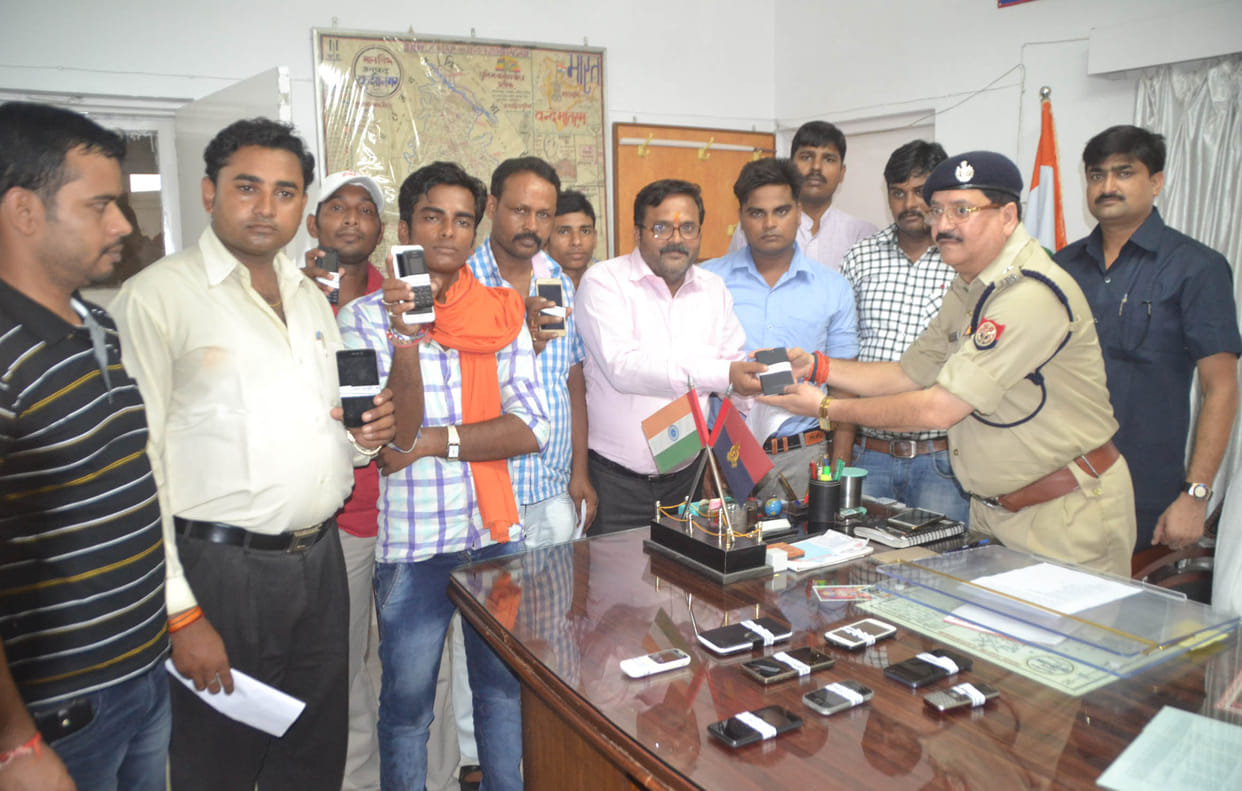 police caught 15 mobile handset
