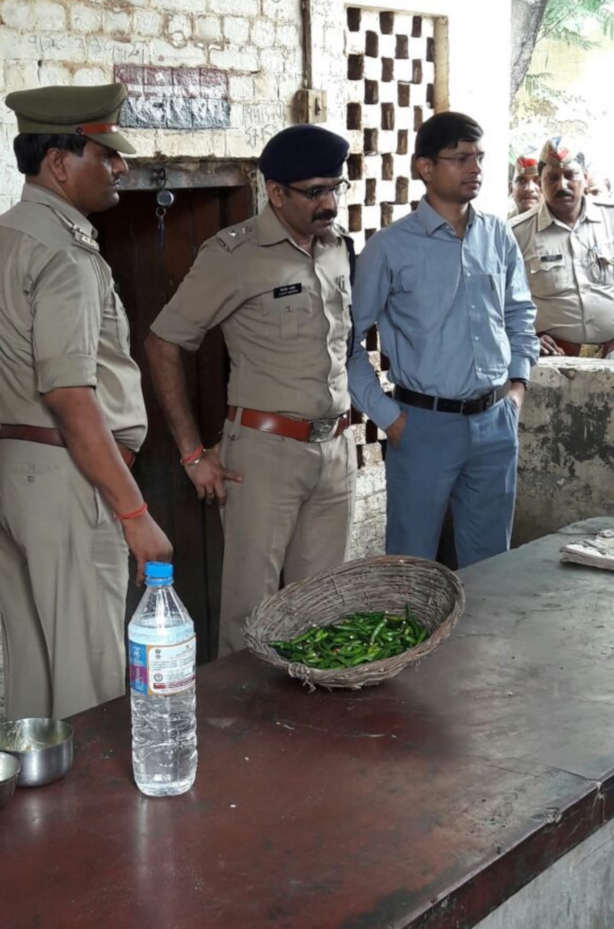 LPG will eat cooked policeman