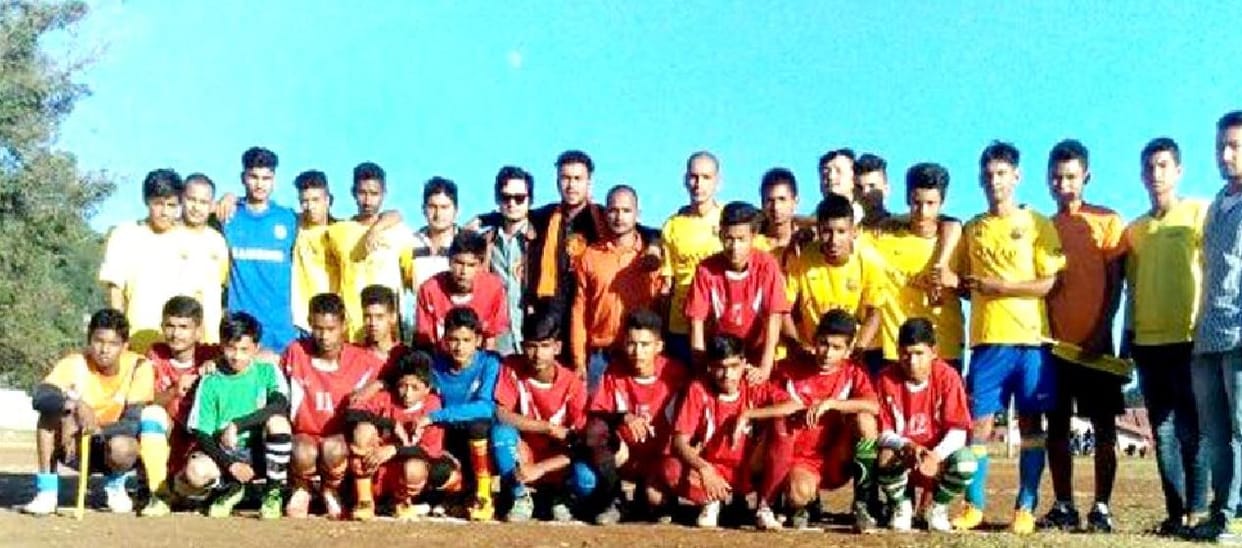 Dek XI defeated the U-17 XI
