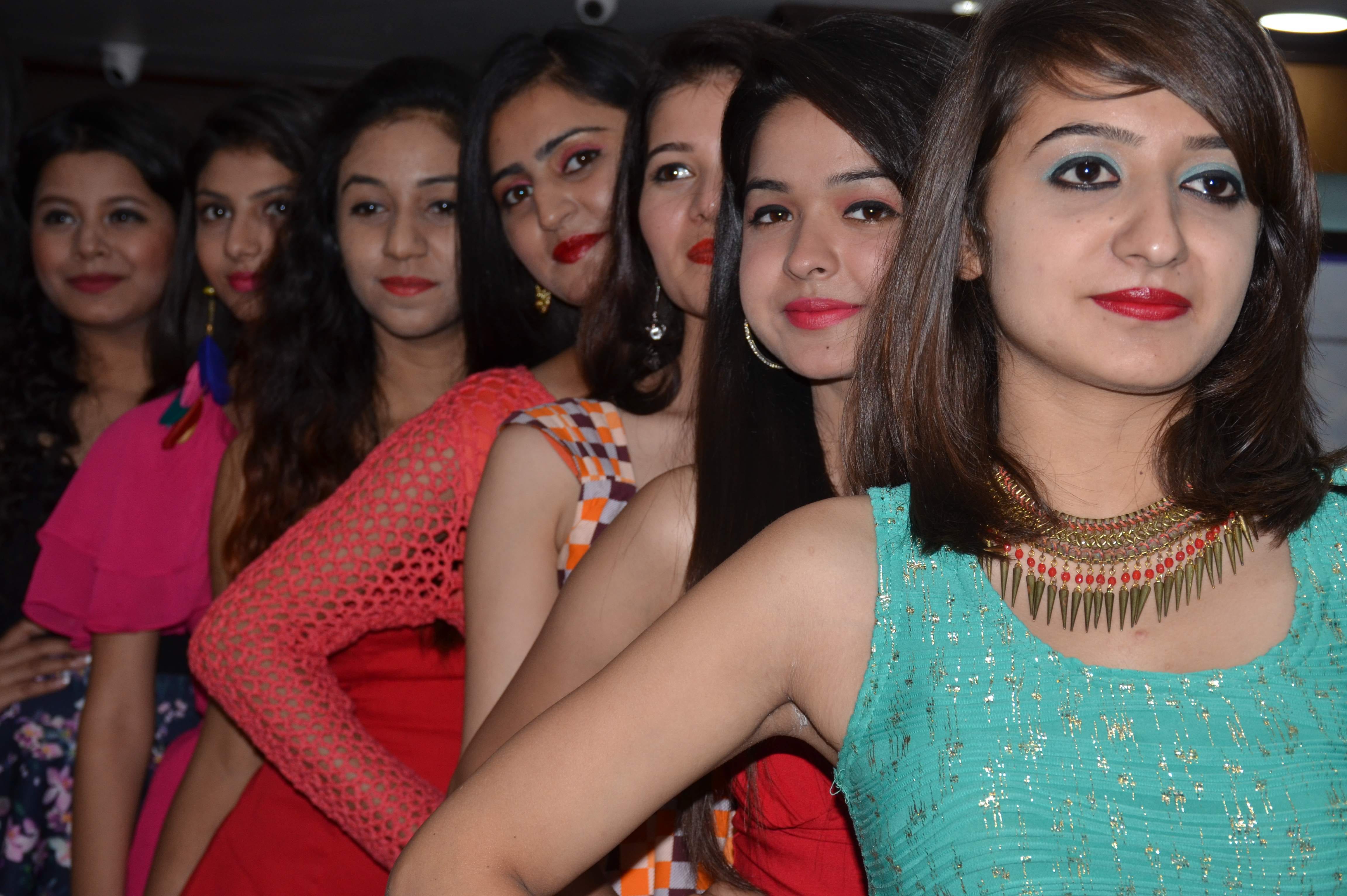 models on ramp in miss uttarakhand contest