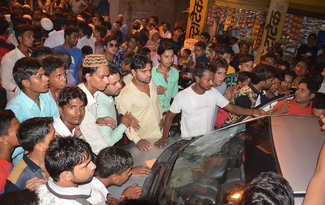 Car riders molesting young men from women.