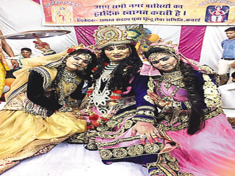 Splash of the hymns of Ganesh festival