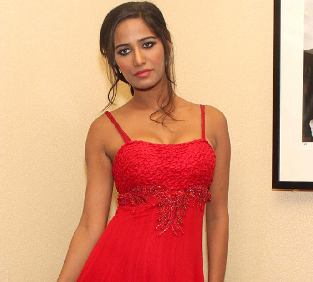 poonam pandey told why she create controversy