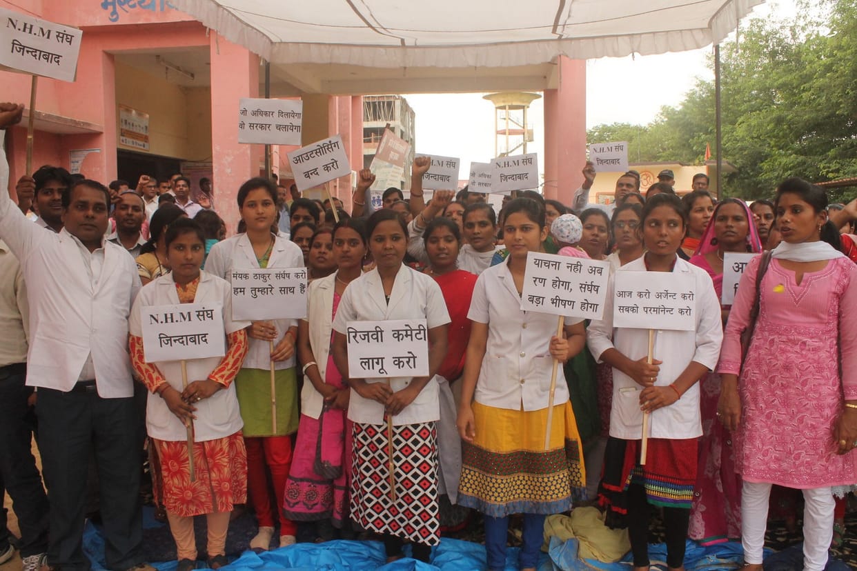 Contract health workers picketing