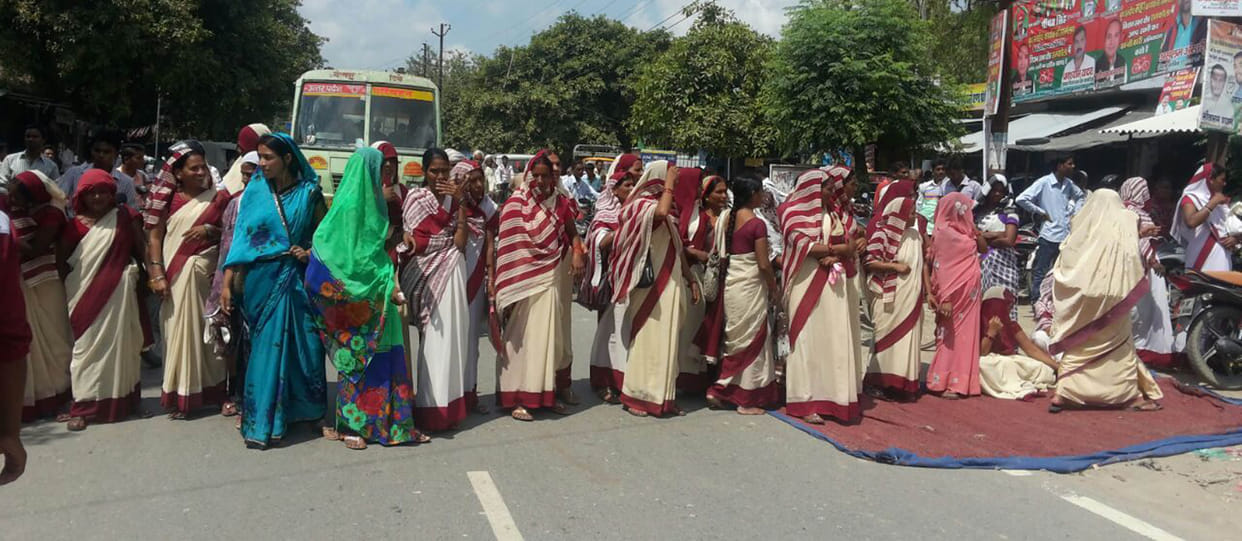 asha worker became faint during protest