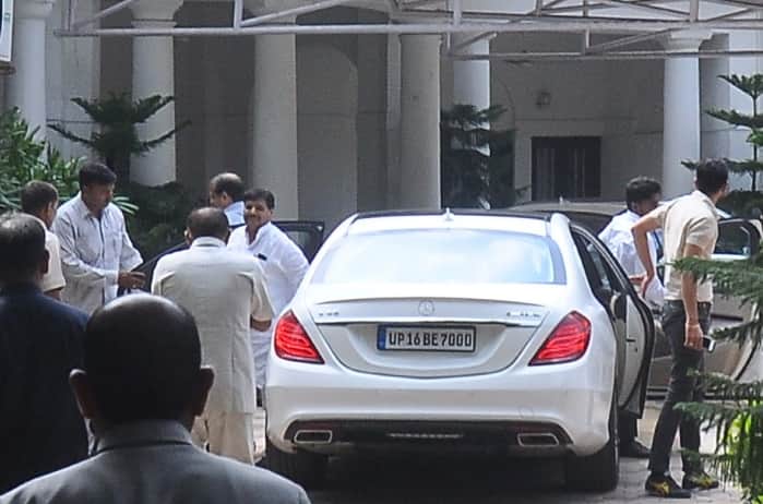Shivapl yadav reached delhi to meet mulayam singh yadav