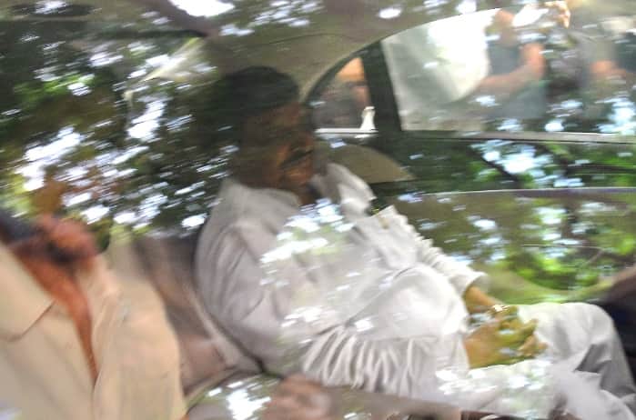 Shivapl yadav reached delhi to meet mulayam singh yadav