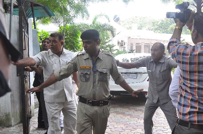 Shivapl yadav reached delhi to meet mulayam singh yadav