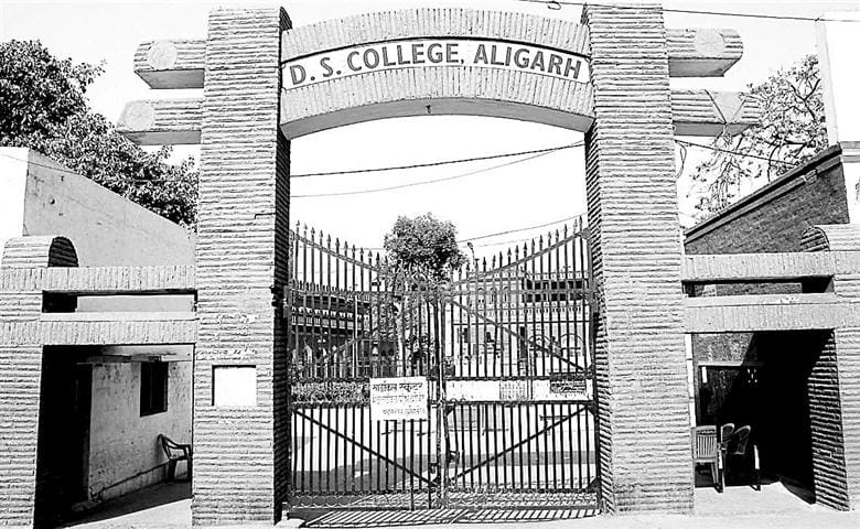 Students studying on the Internet will be air-conditioned room