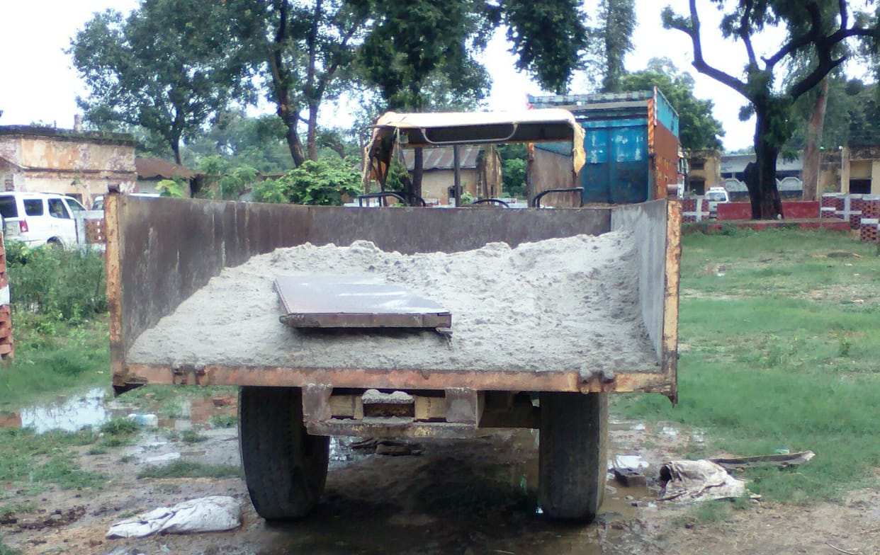 tractor trolly seized
