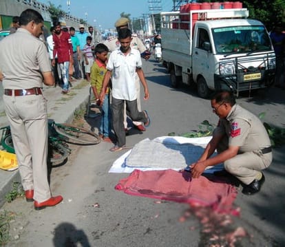 3 years old child hit by truck in jalandhar, died on th spot