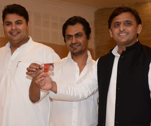  Chief minster akhilesh yadav launches kisan sarvhit bima yojna.