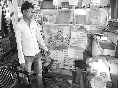Burglars broke the lock of the shop goods made millions